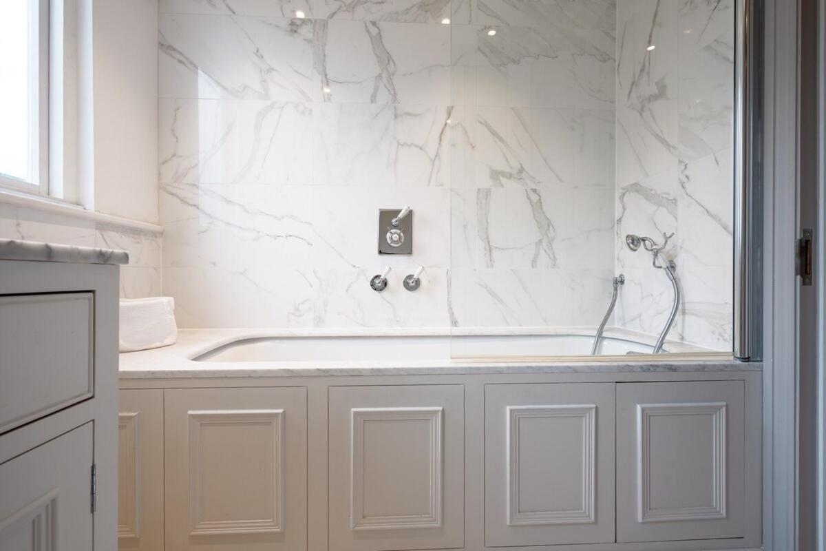 Exquisite 3brs Maisonette Located In Chelsea * London