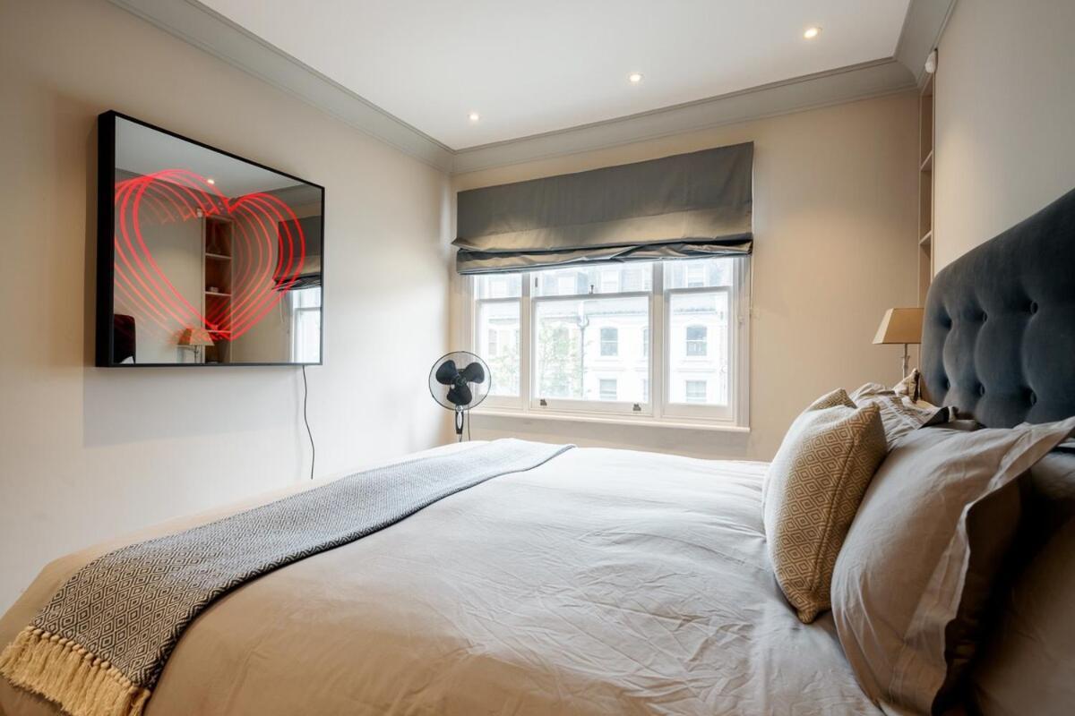 Exquisite 3brs Maisonette Located In Chelsea Apartment