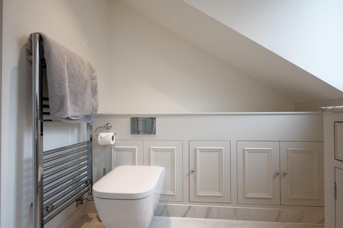 Exquisite 3brs Maisonette Located In Chelsea Apartment