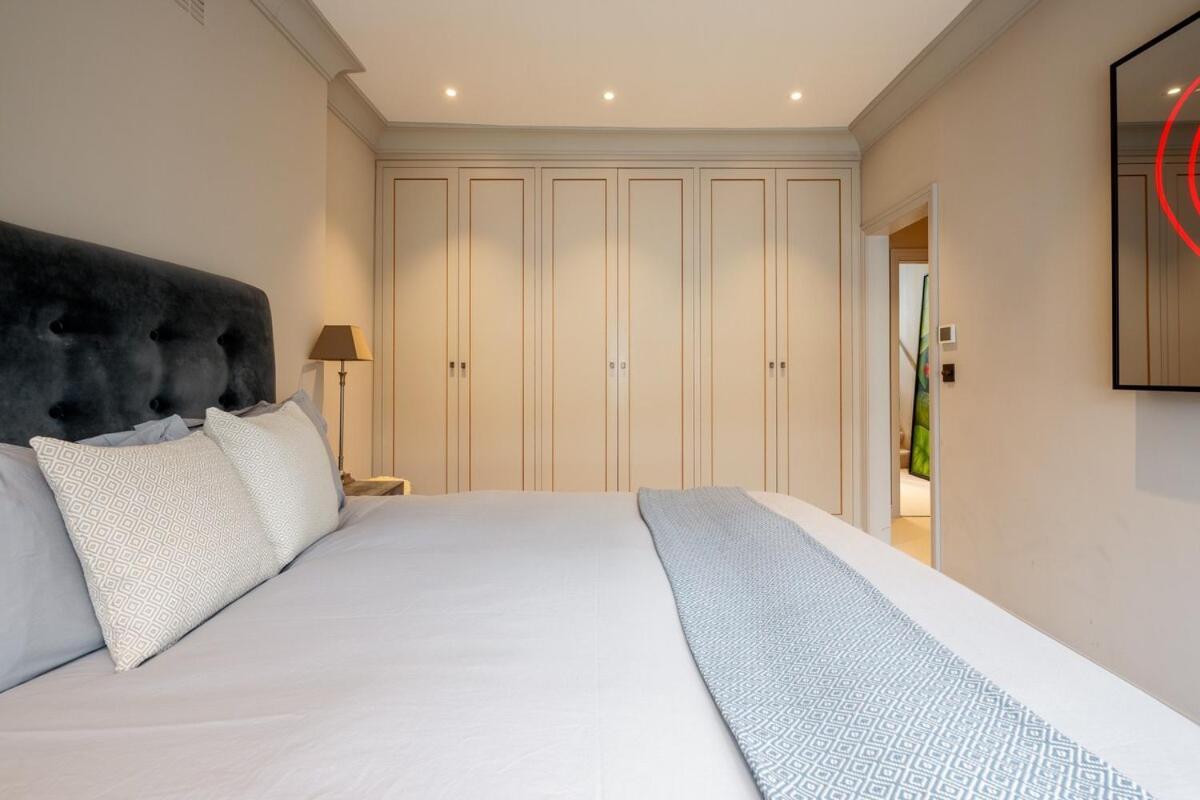 Apartment Exquisite 3brs Maisonette Located In Chelsea