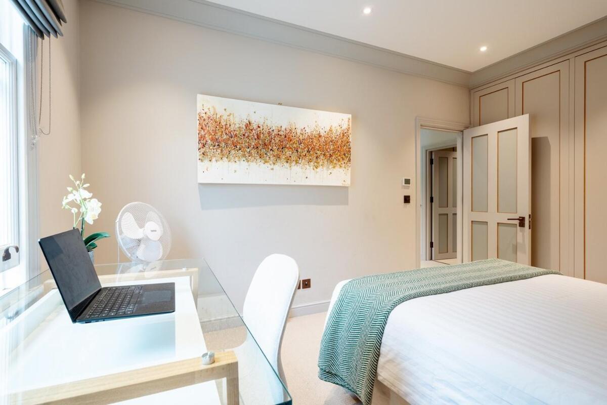 Apartment Exquisite 3brs Maisonette Located In Chelsea *
