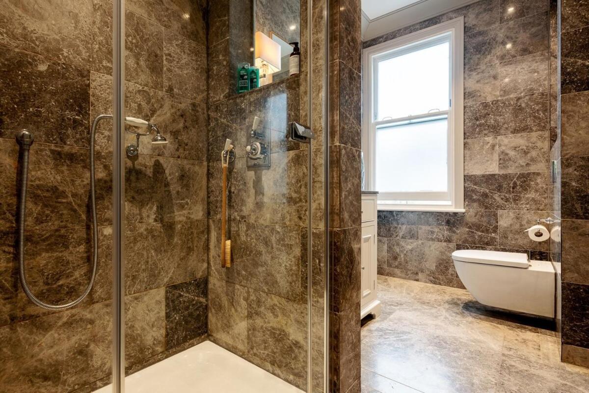 Apartment Exquisite 3brs Maisonette Located In Chelsea *