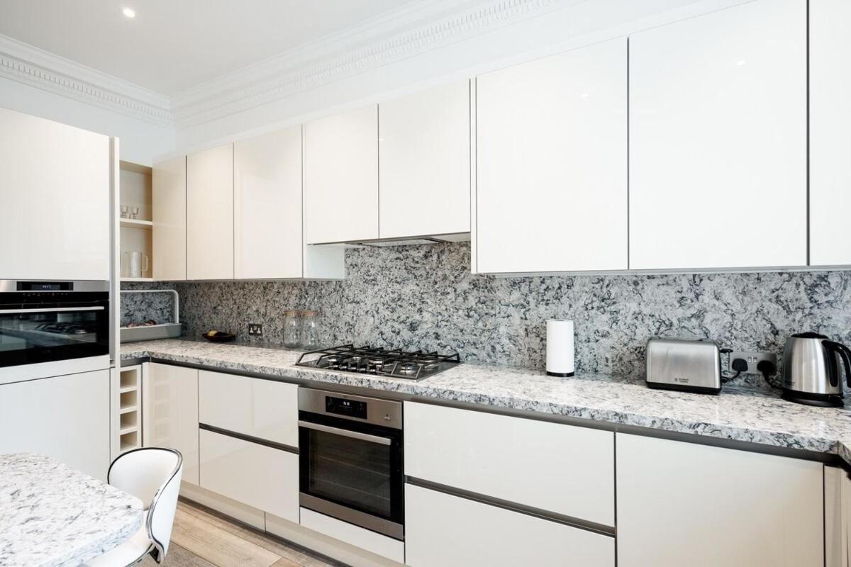 Exquisite 3brs Maisonette Located In Chelsea Apartment London