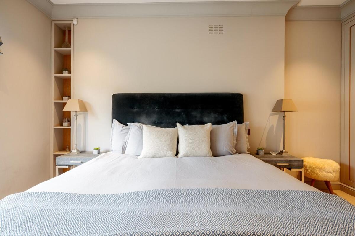 Exquisite 3brs Maisonette Located In Chelsea Apartment
