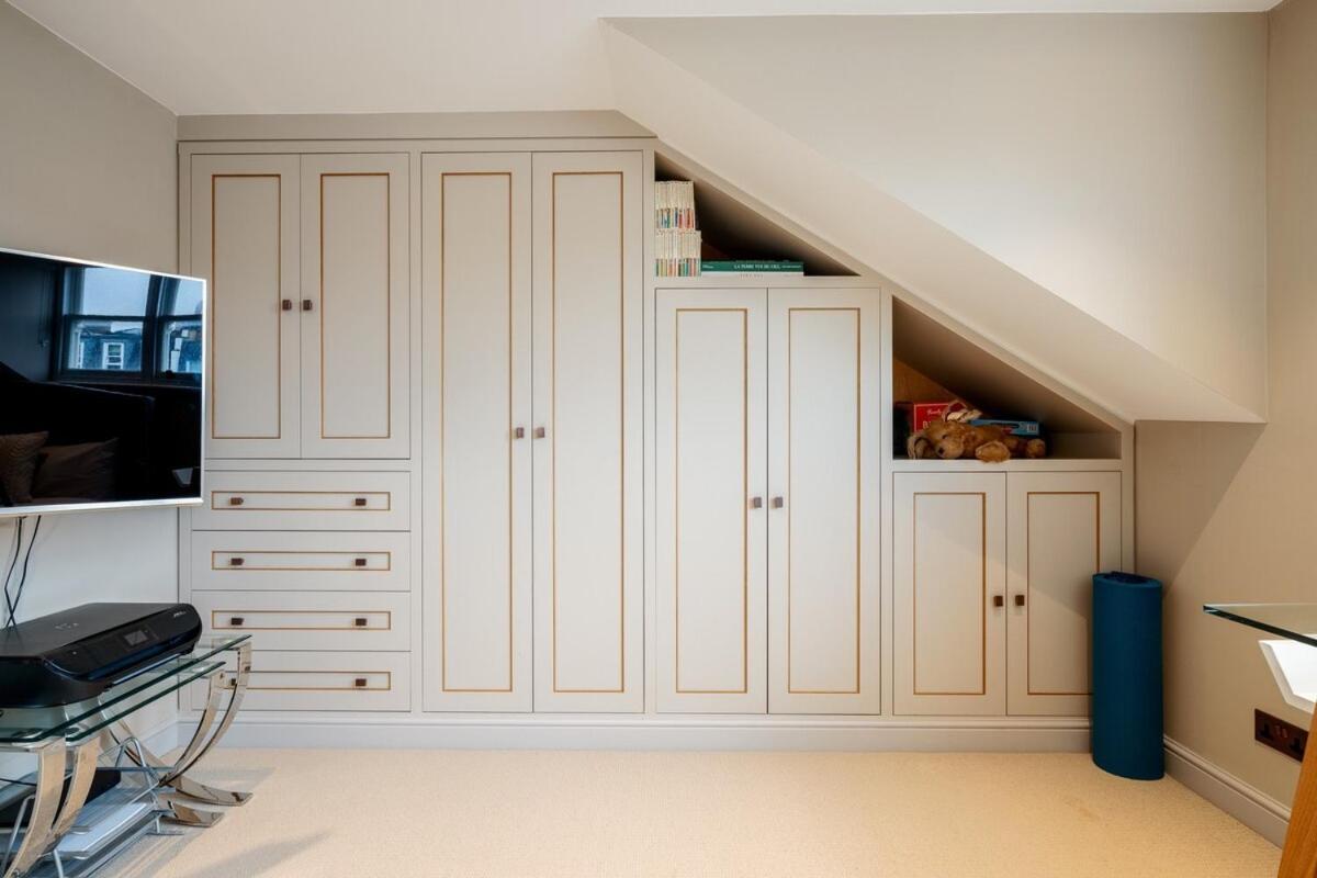 Exquisite 3brs Maisonette Located In Chelsea Apartment London