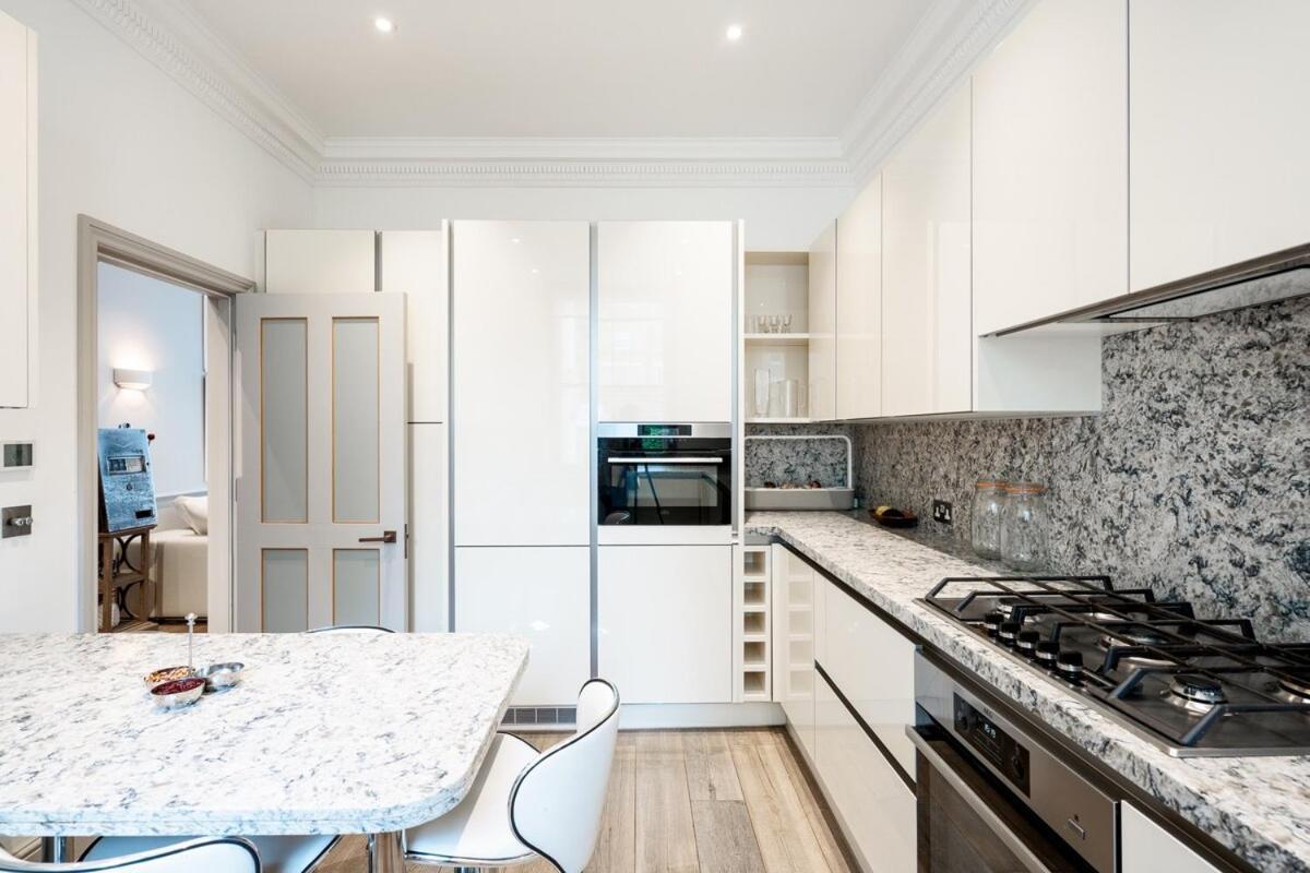 Apartment Exquisite 3brs Maisonette Located In Chelsea