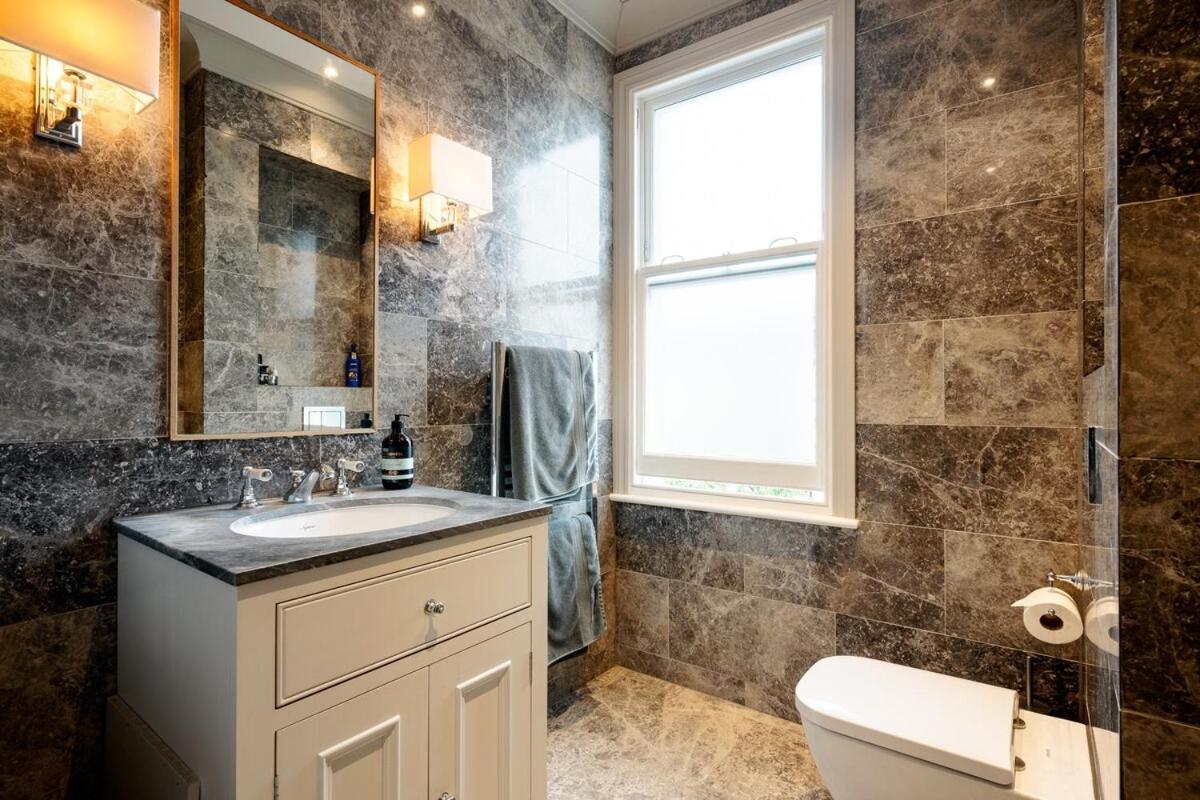 Exquisite 3brs Maisonette Located In Chelsea Apartment *