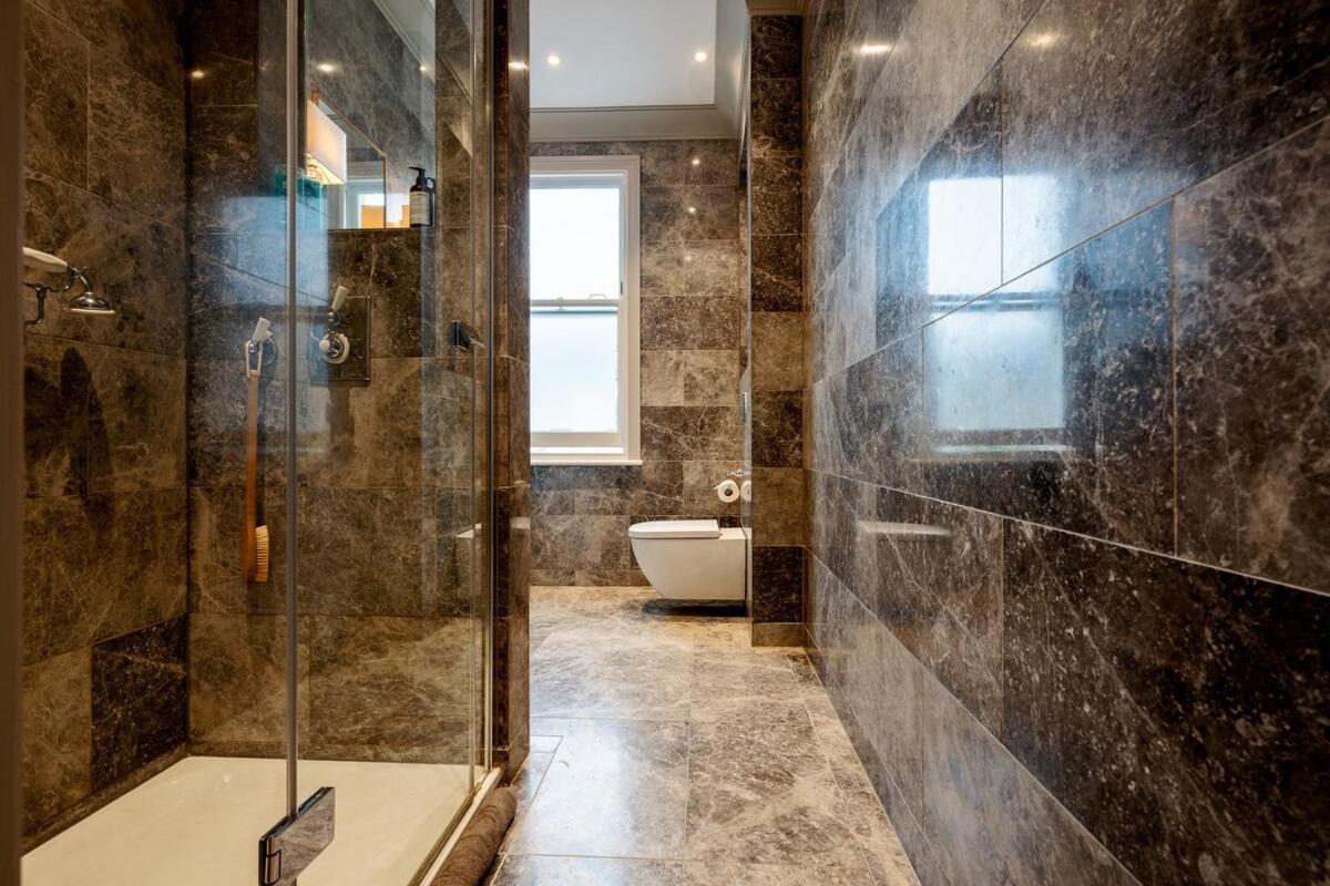 Exquisite 3brs Maisonette Located In Chelsea Apartment London
