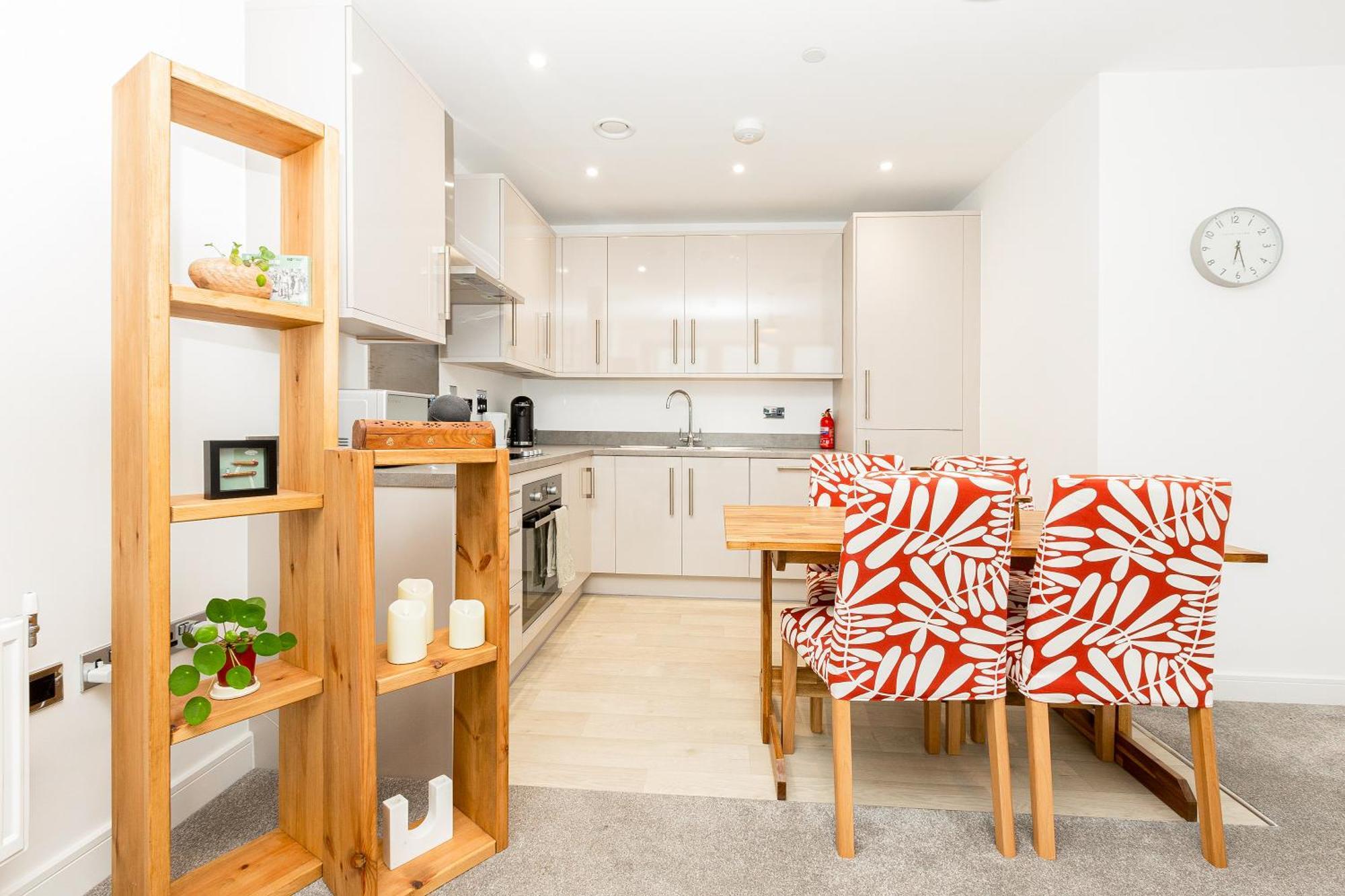 Modern 1br With Balcony & View, Wandsworth Apartment London