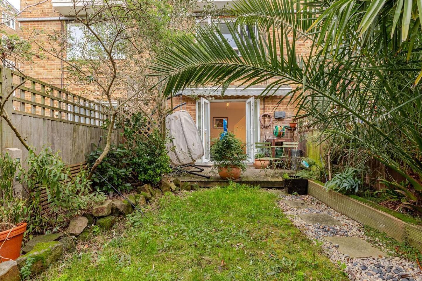 Charming 2-bed Garden Flat Londen