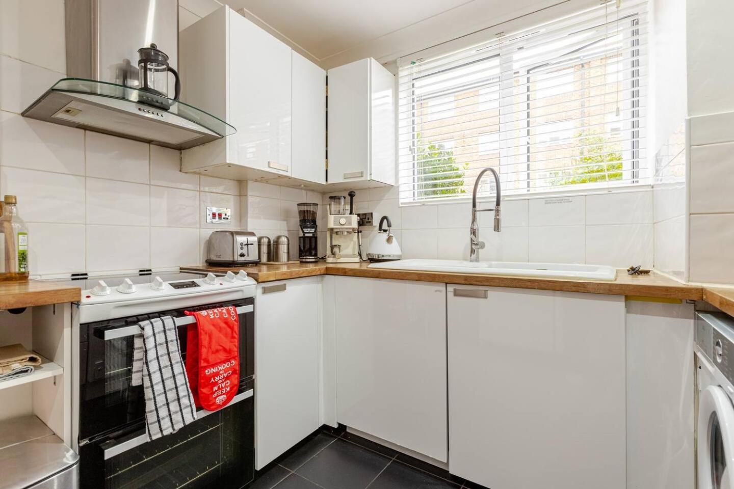 Charming 2-bed Garden Flat * Londen