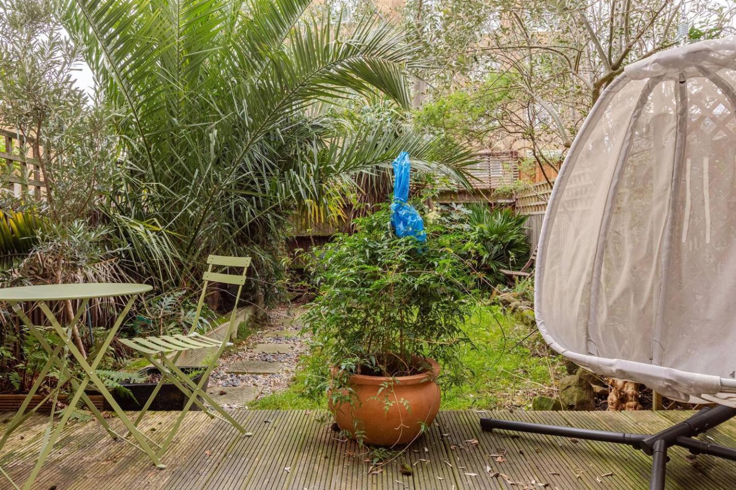 Appartement Charming 2-bed Garden Flat Londen