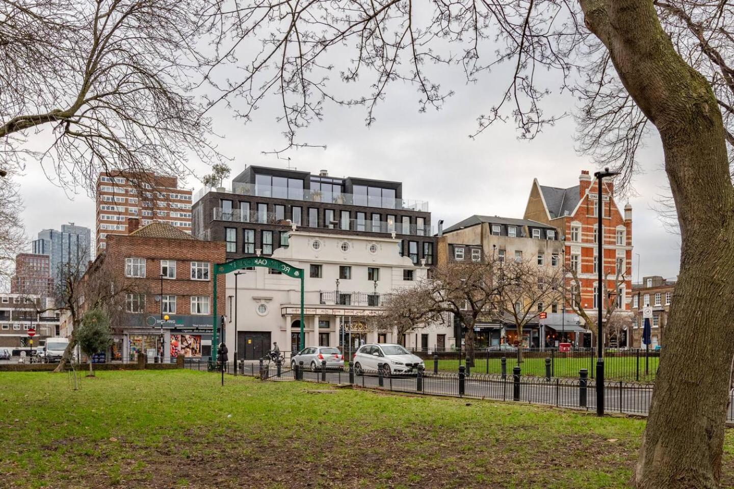 Charming 2-bed Garden Flat Londen