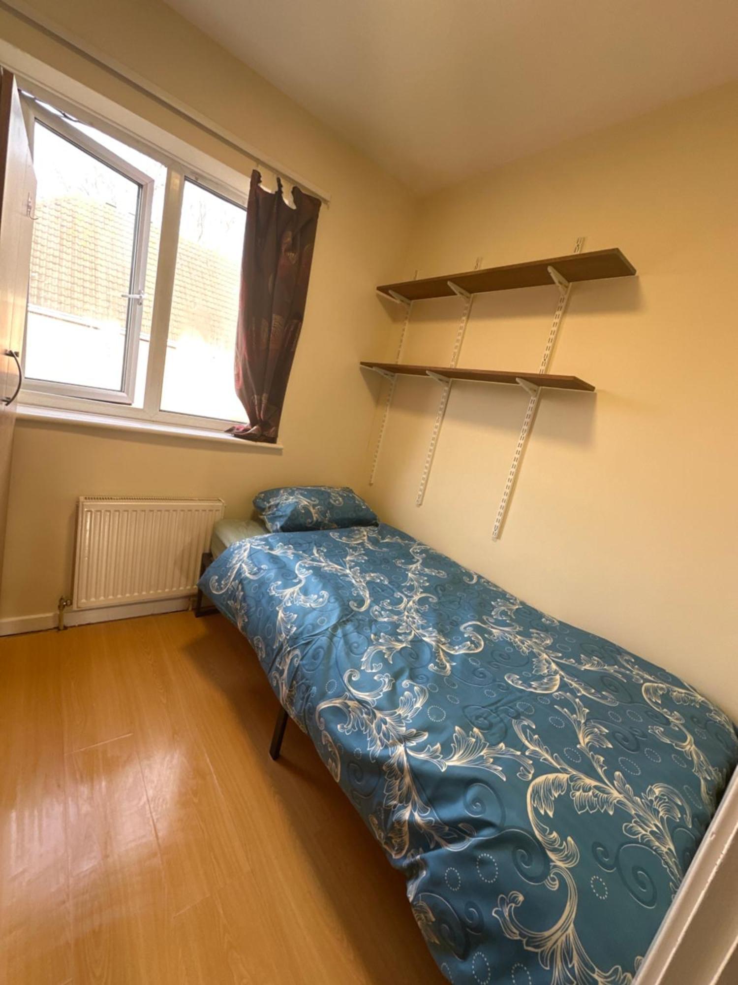 Single Near Excel * Londres