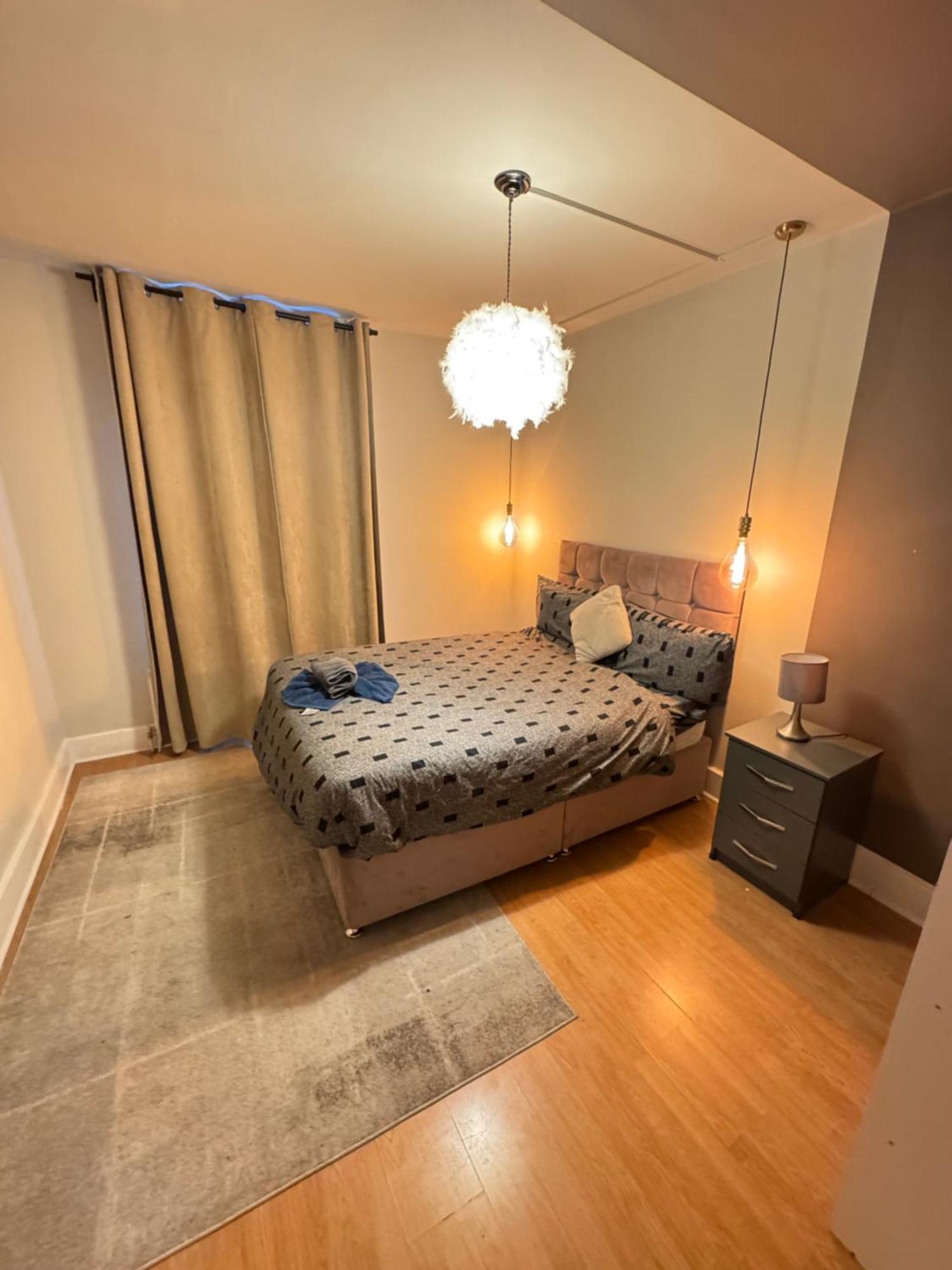 Cozy Two Bedroom In * London