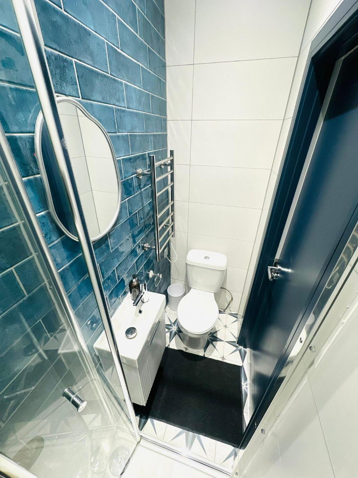 Holly B Mini Great Location For Tourist!!! Guest house London