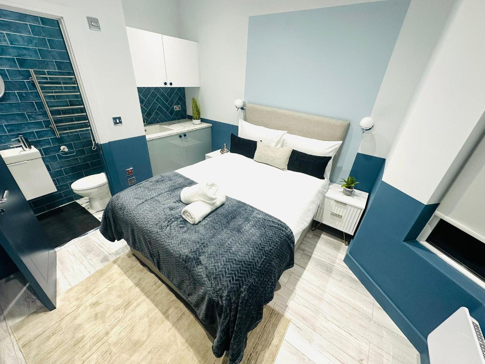 Holly B Mini Great Location For Tourist!!! Guest house London