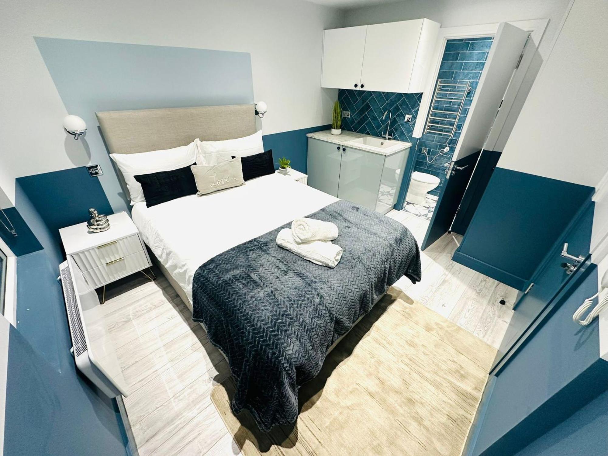 Holly B Mini Great Location For Tourist!!! Guest house