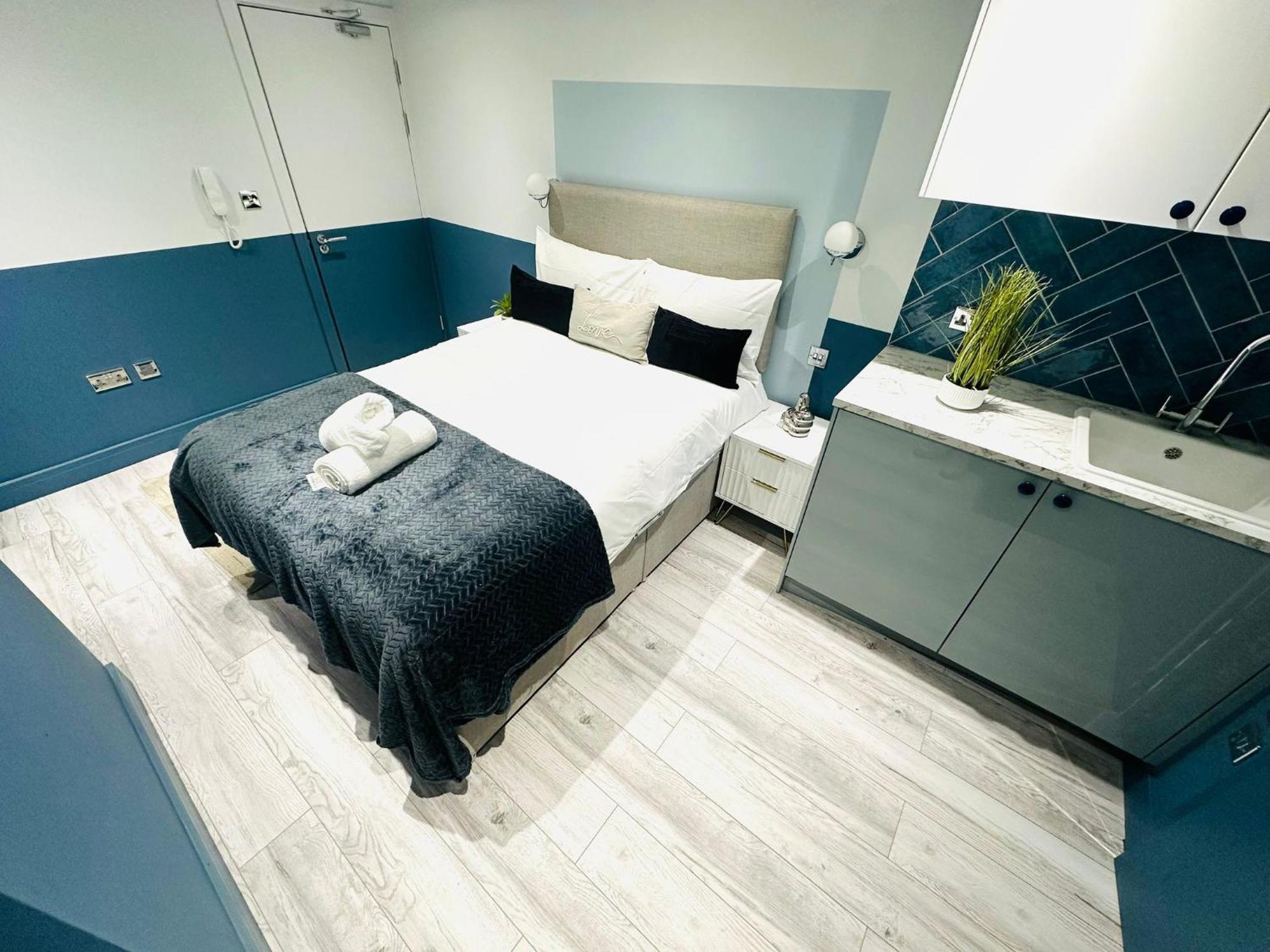 Guest house Holly B Mini Great Location For Tourist!!!