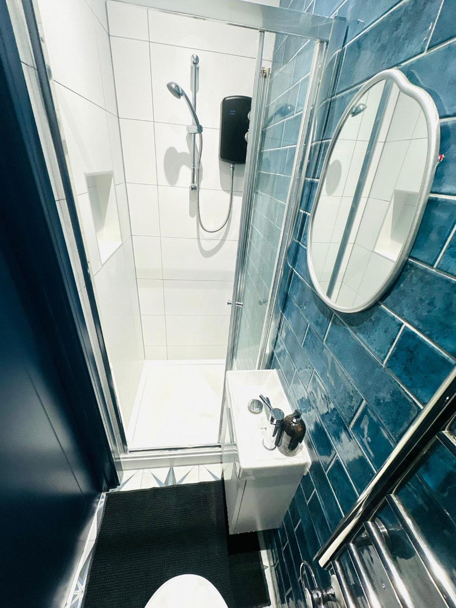 Holly B Mini Great Location For Tourist!!! Guest house London