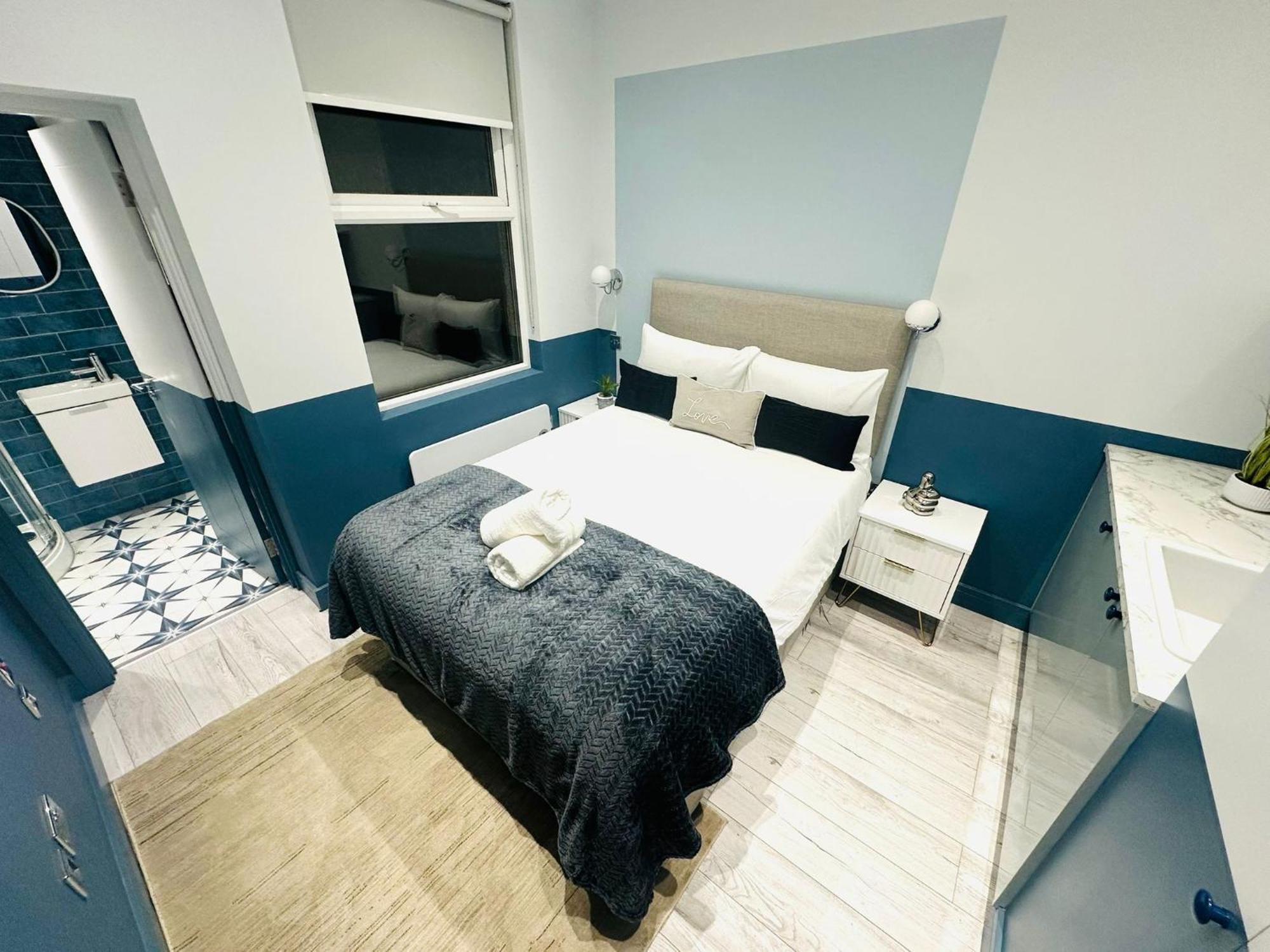 Holly B Mini Great Location For Tourist!!! Guest house *