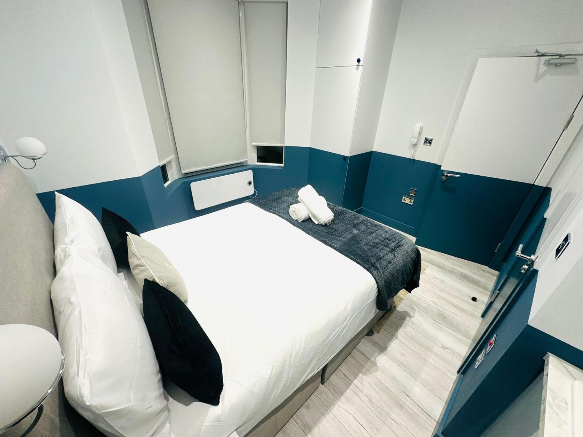 Guest house Holly B Mini Great Location For Tourist!!! London