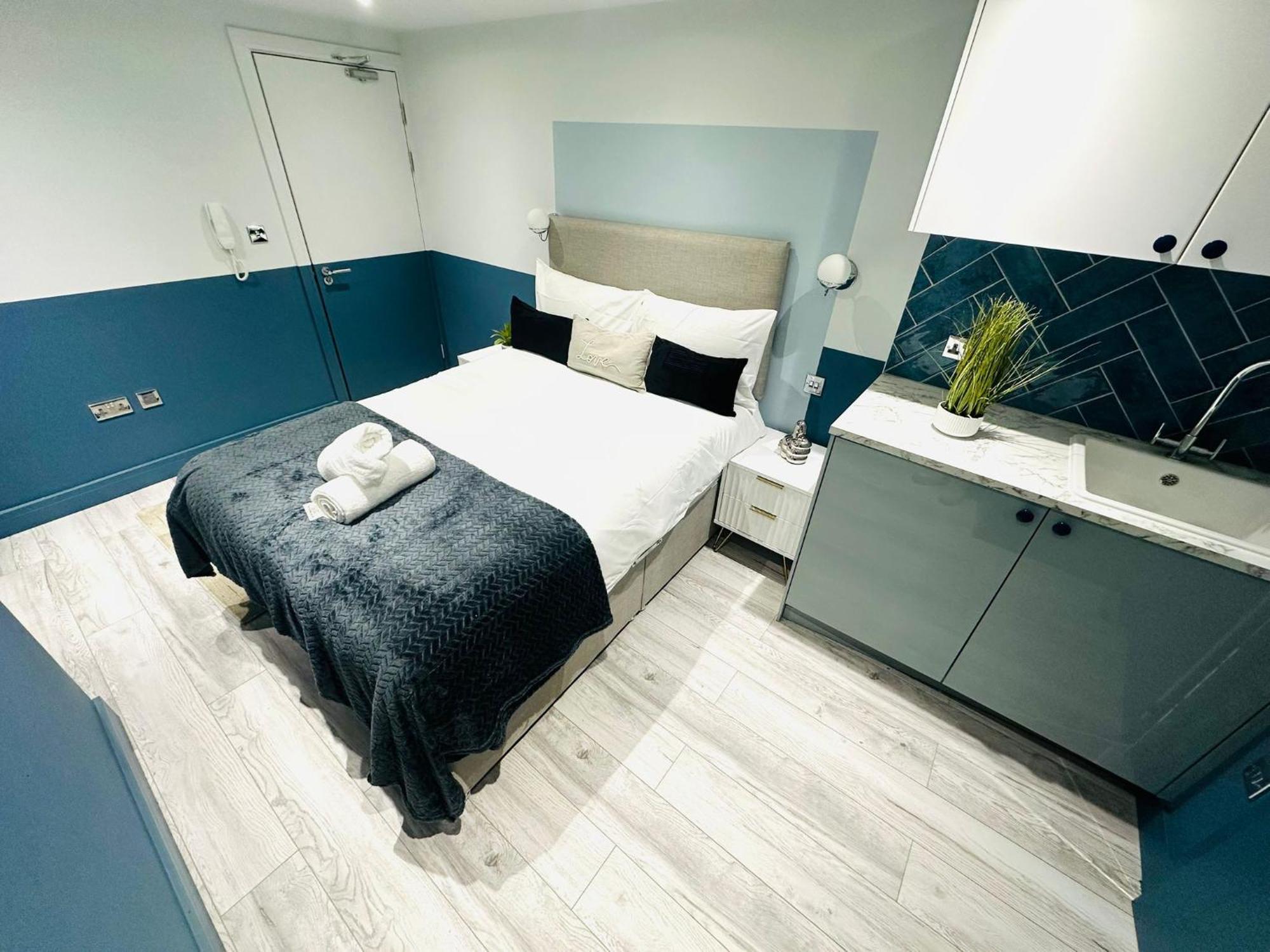 Guest house Holly B Mini Great Location For Tourist!!!