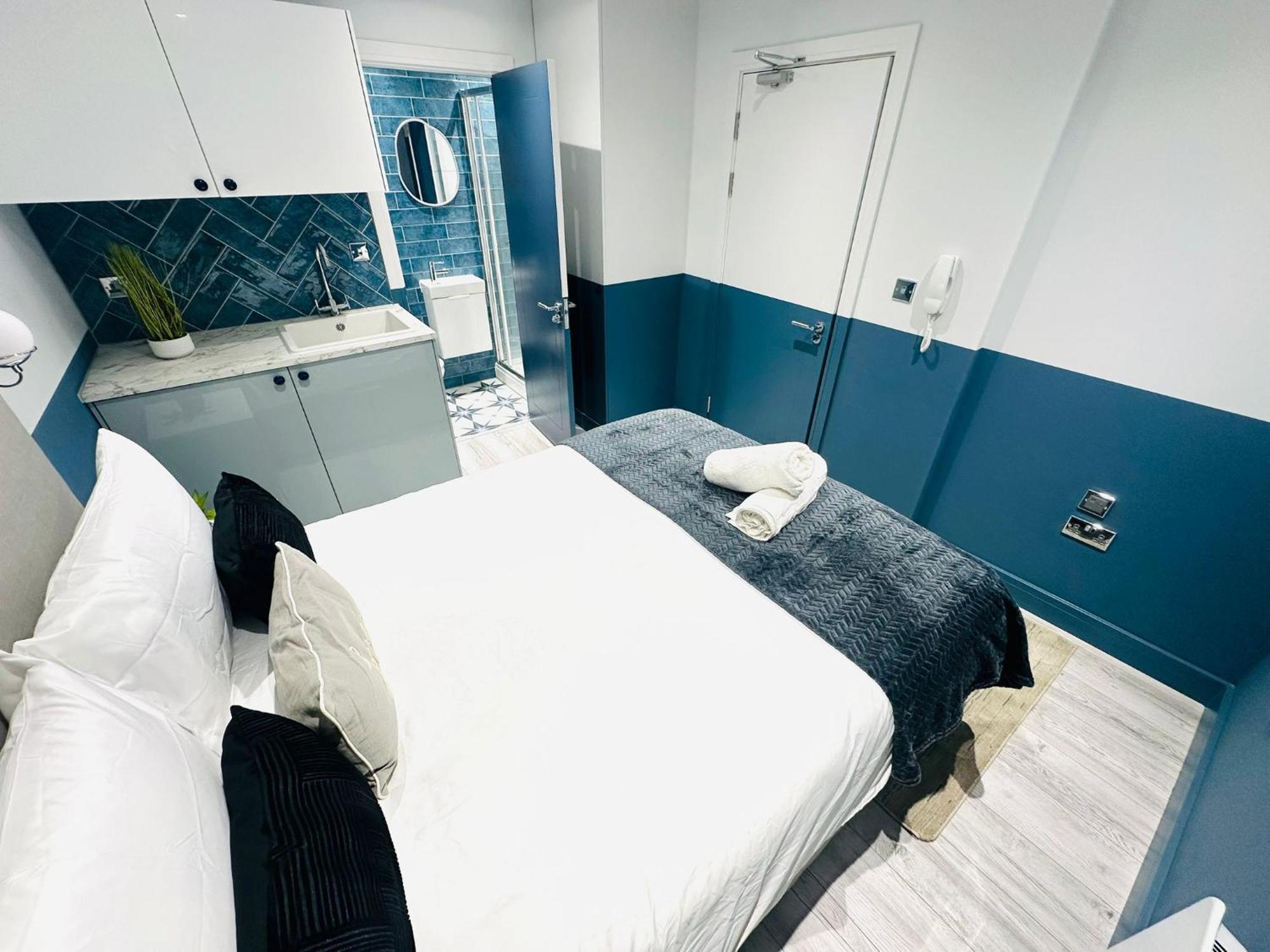 Holly B Mini Great Location For Tourist!!! Guest house