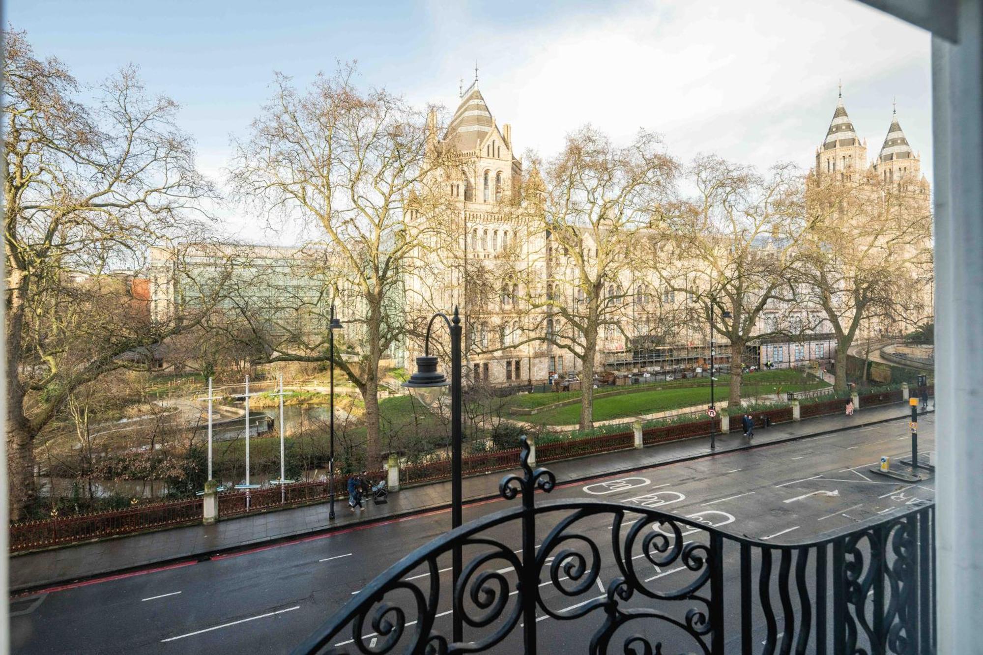 Kensington Muse Apartamento *