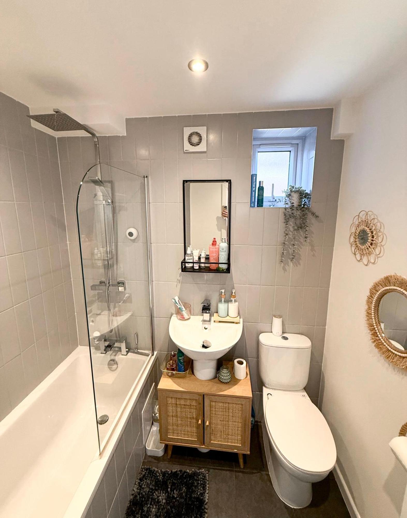 Near Airport Dog Lovers Welcome Bed & Breakfast London