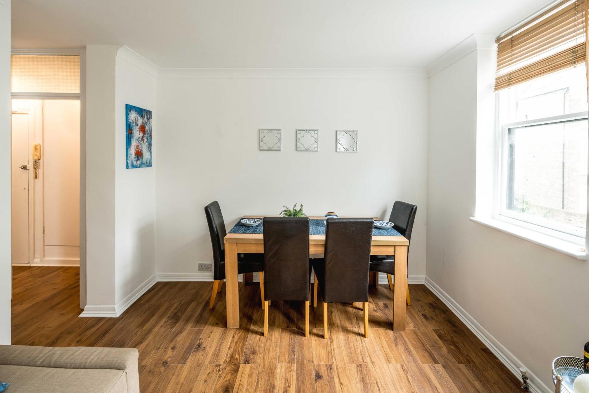 Beautiful 2-bed, 2 Bathrooms Flat In Zone 1, - Just Minutes Walk To High Street Kensington, Earls Court, Hyde Park Apartment *