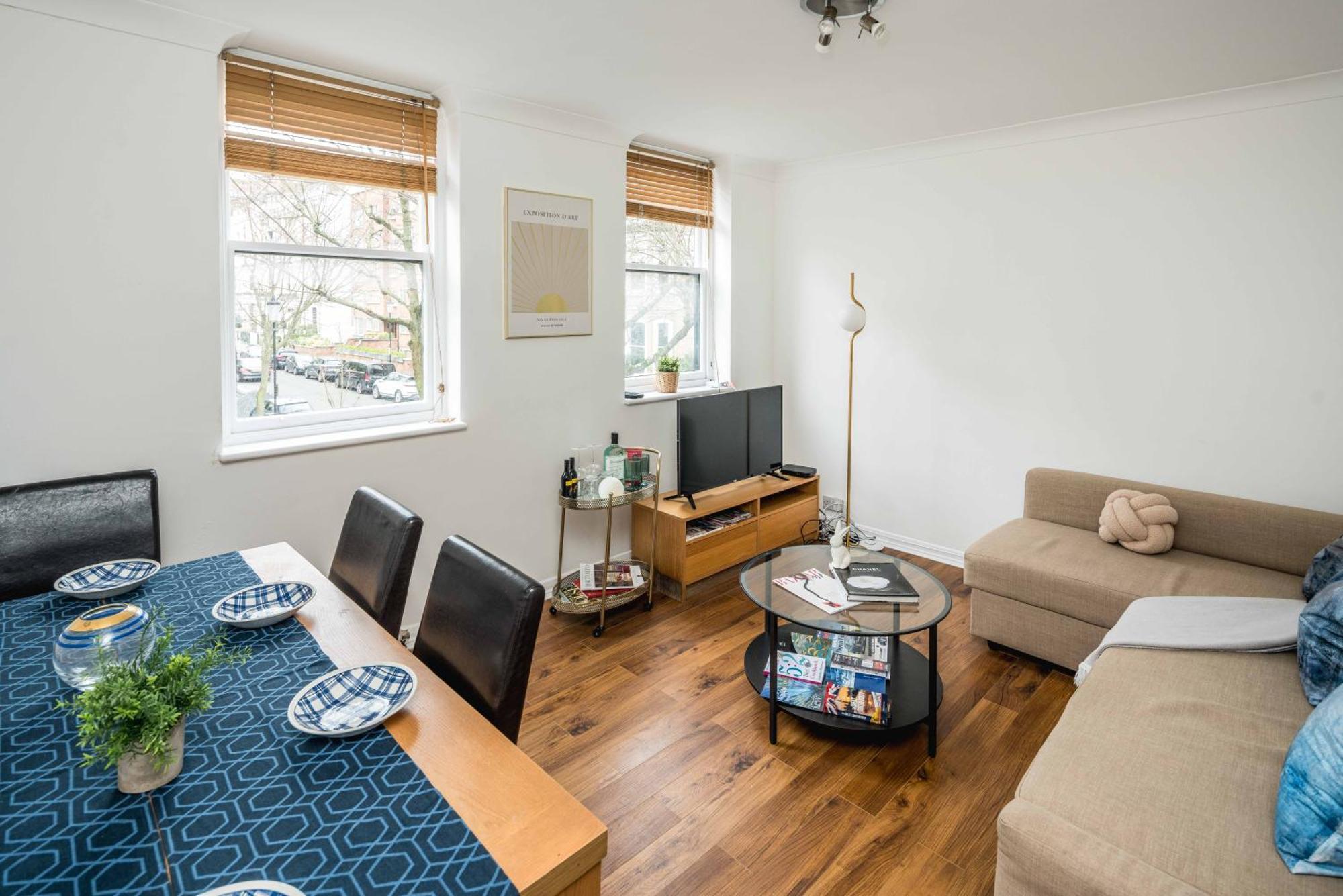 Beautiful 2-bed, 2 Bathrooms Flat In Zone 1, - Just Minutes Walk To High Street Kensington, Earls Court, Hyde Park *