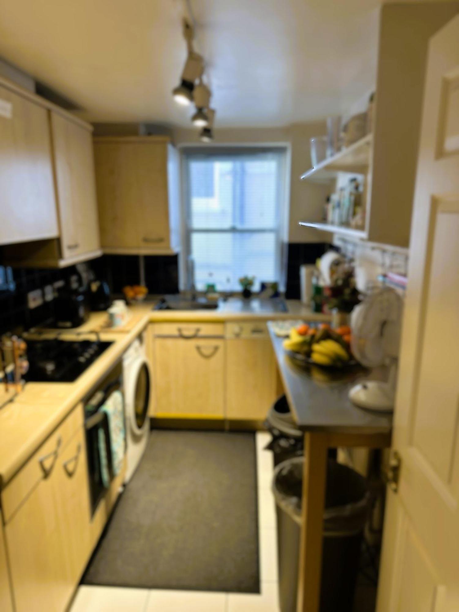 Charming Comfy By Kensington Apartment