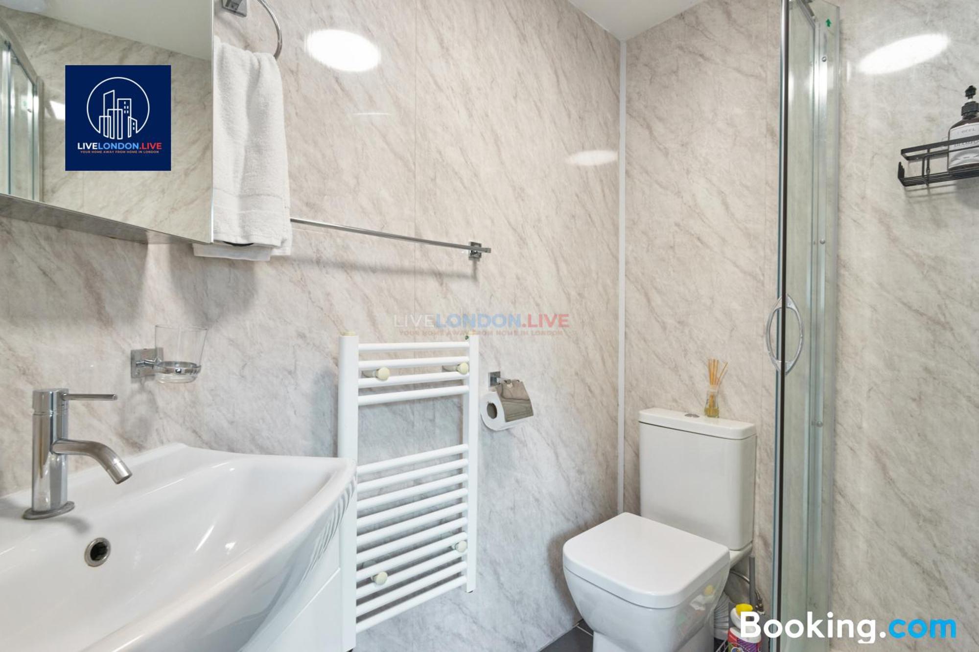 Apartment Last-minute Escape L Sleeps Up To 4 Guests L One-bedroom With King Bed And High Ceilings Near Camden By Live Short Lets & Serviced *