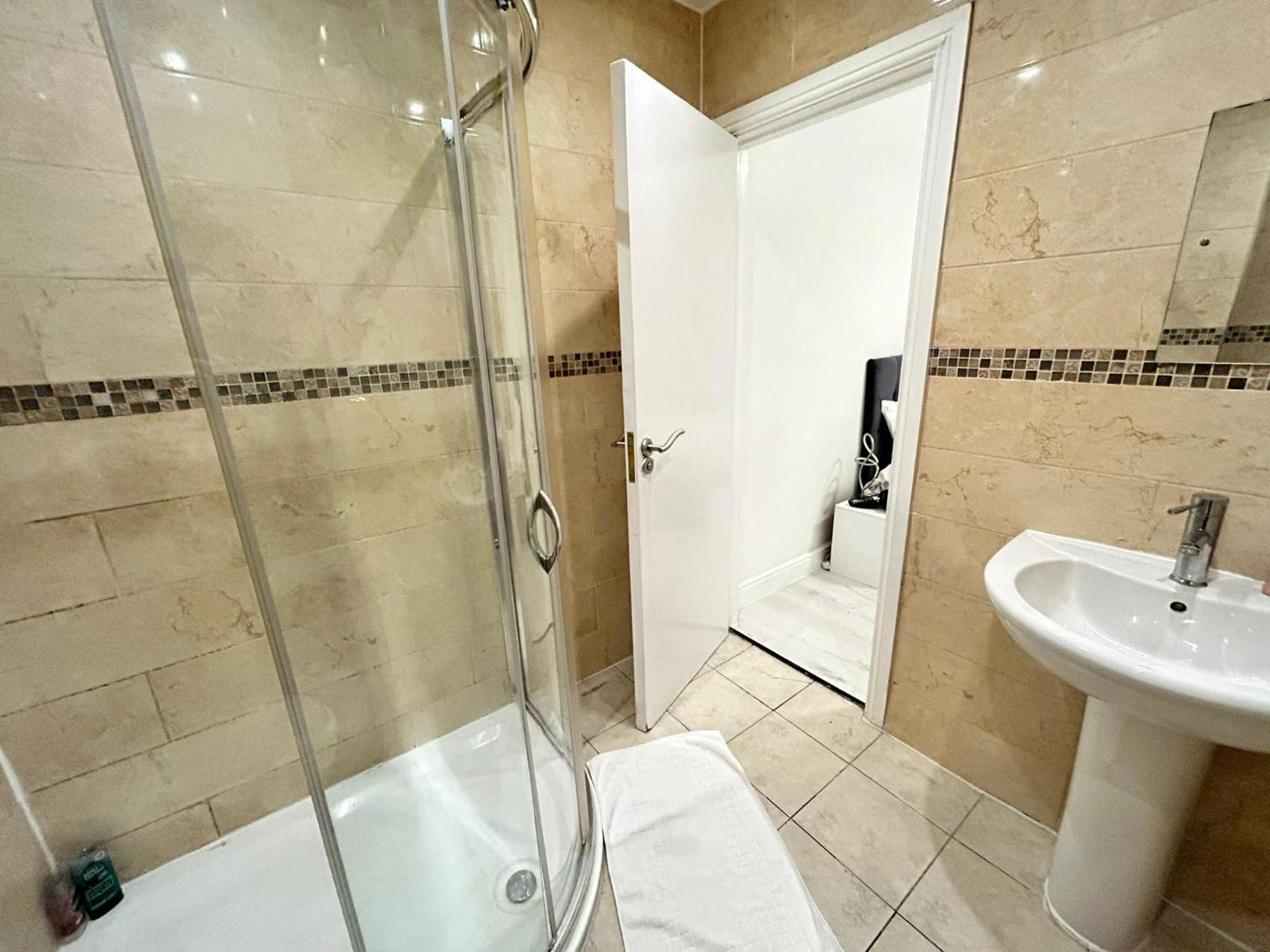 One Bedroom Flat Victoria