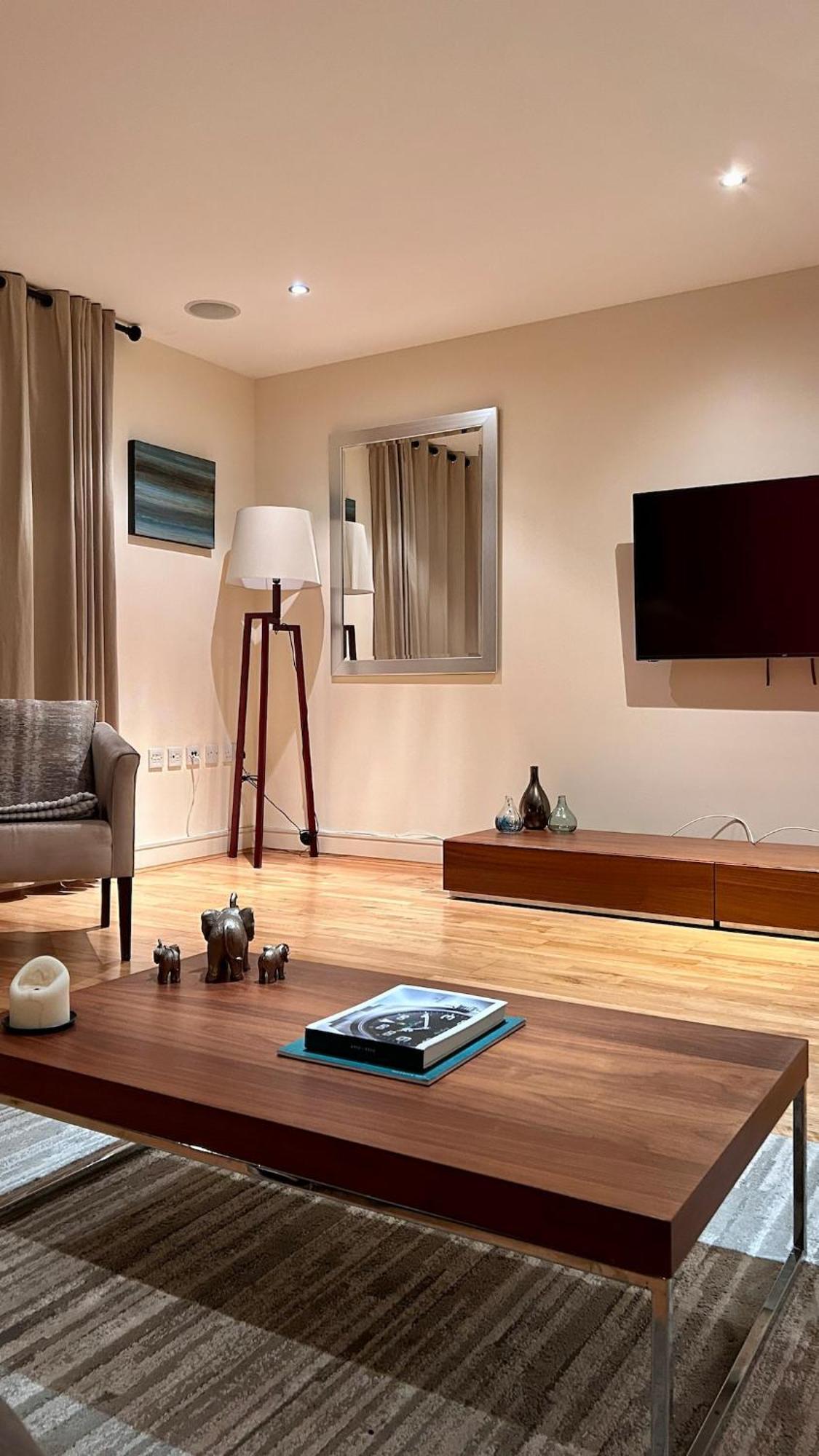 Apartment Comfortable & Well-located 2 Bed In Chelsea London
