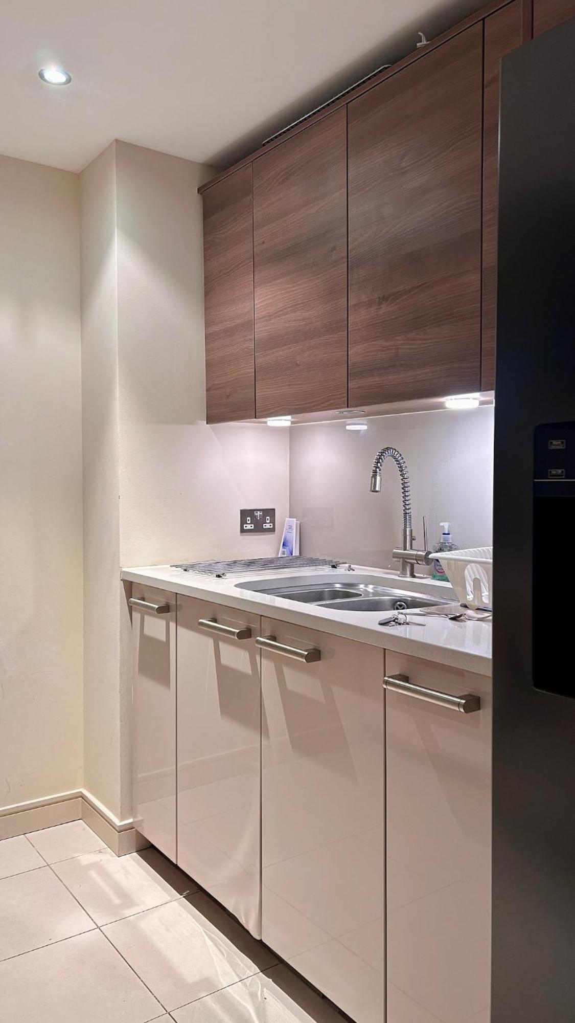 Comfortable & Well-located 2 Bed In Chelsea Apartment *
