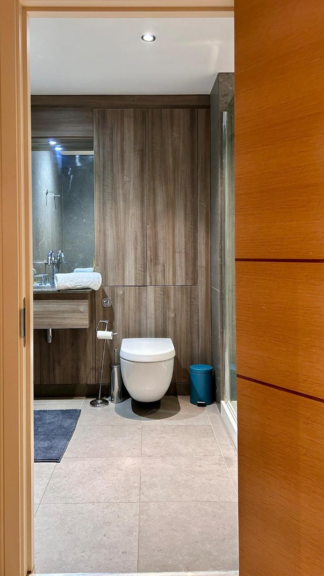 Comfortable & Well-located 2 Bed In Chelsea Apartment London