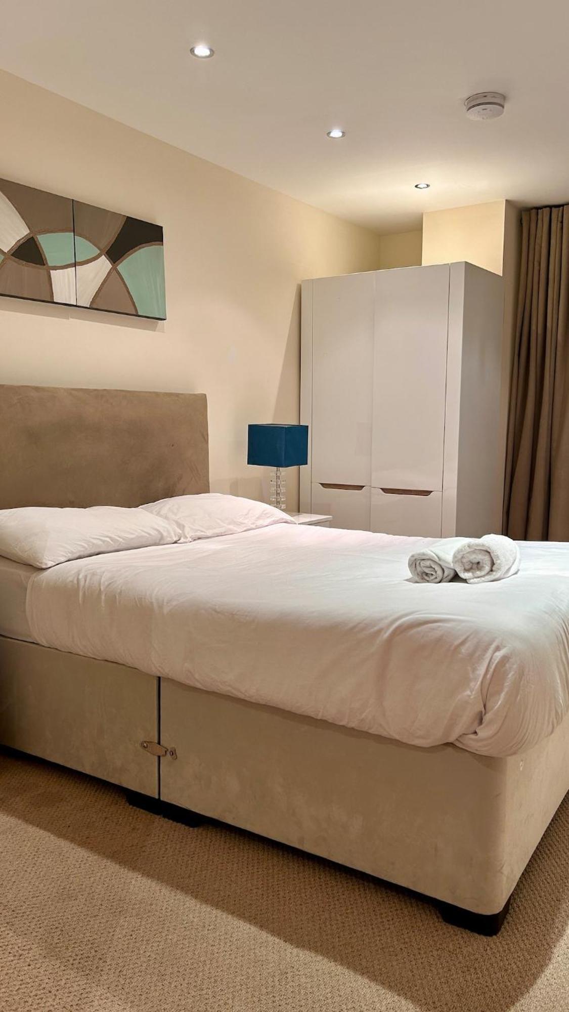 Comfortable & Well-located 2 Bed In Chelsea