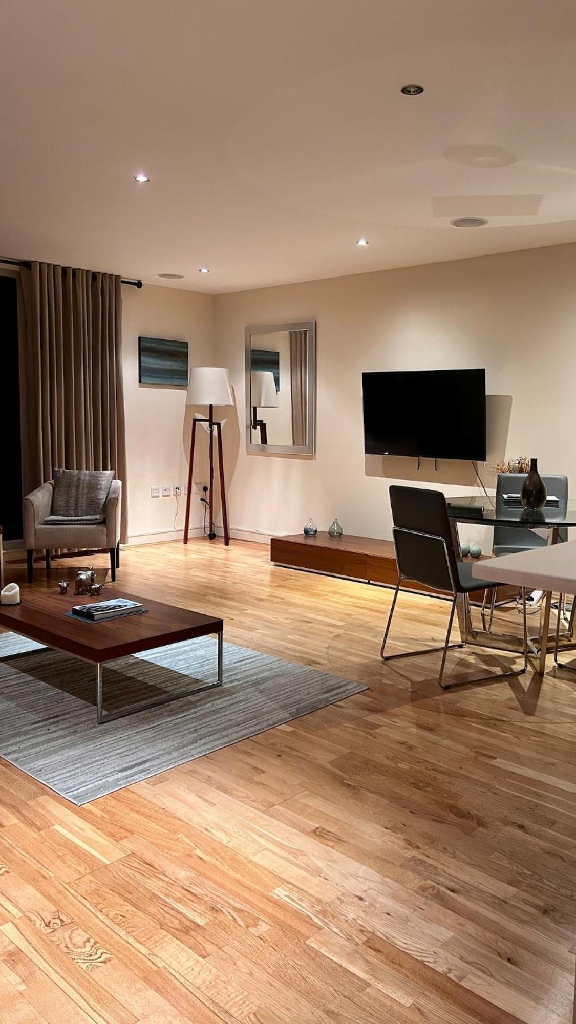 Comfortable & Well-located 2 Bed In Chelsea Apartment