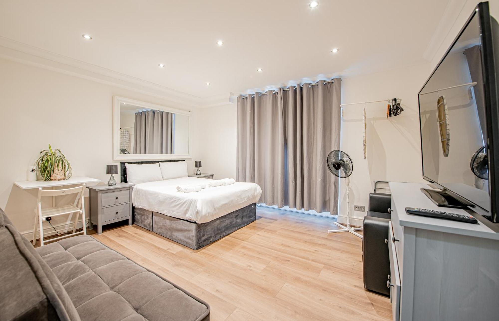 Stylish Elegant Hyde Park Flat Apartment London