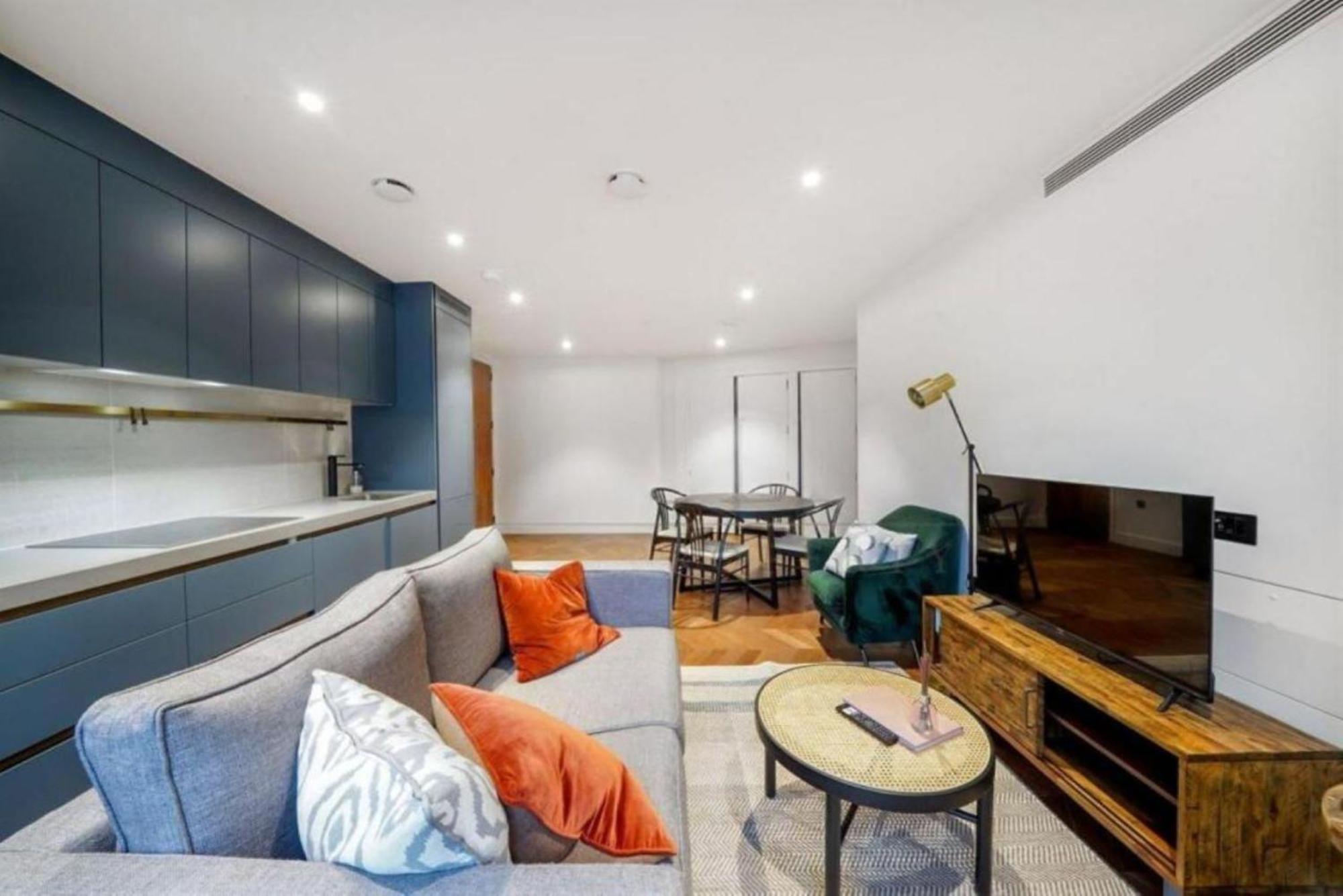 Modern Chic Leicester Square Covent Garden Sleeps 5 Apartment