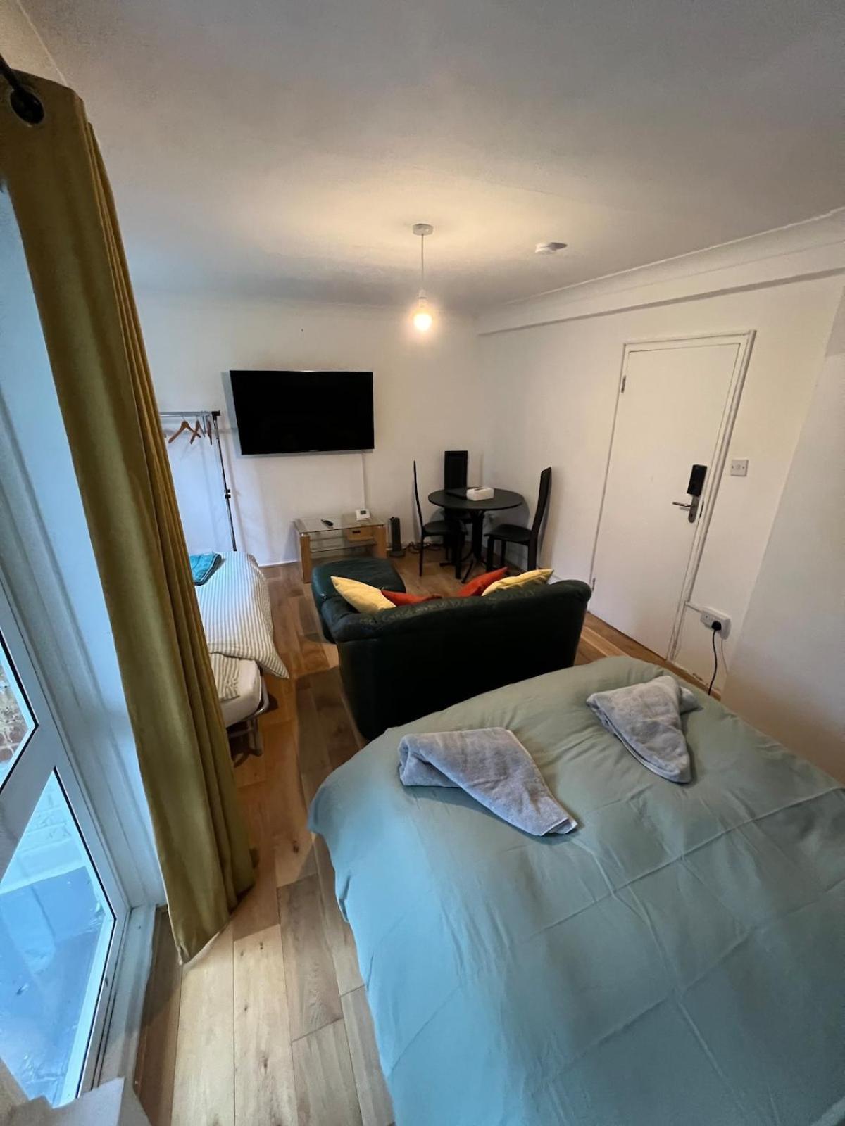 Royal Height - 3 Bed In Wembley Appartement *