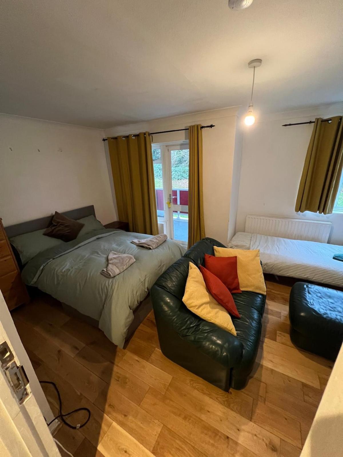 Royal Height - 3 Bed In Wembley Appartement