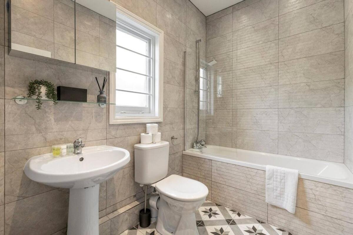 Stunning Modern In Appartement *