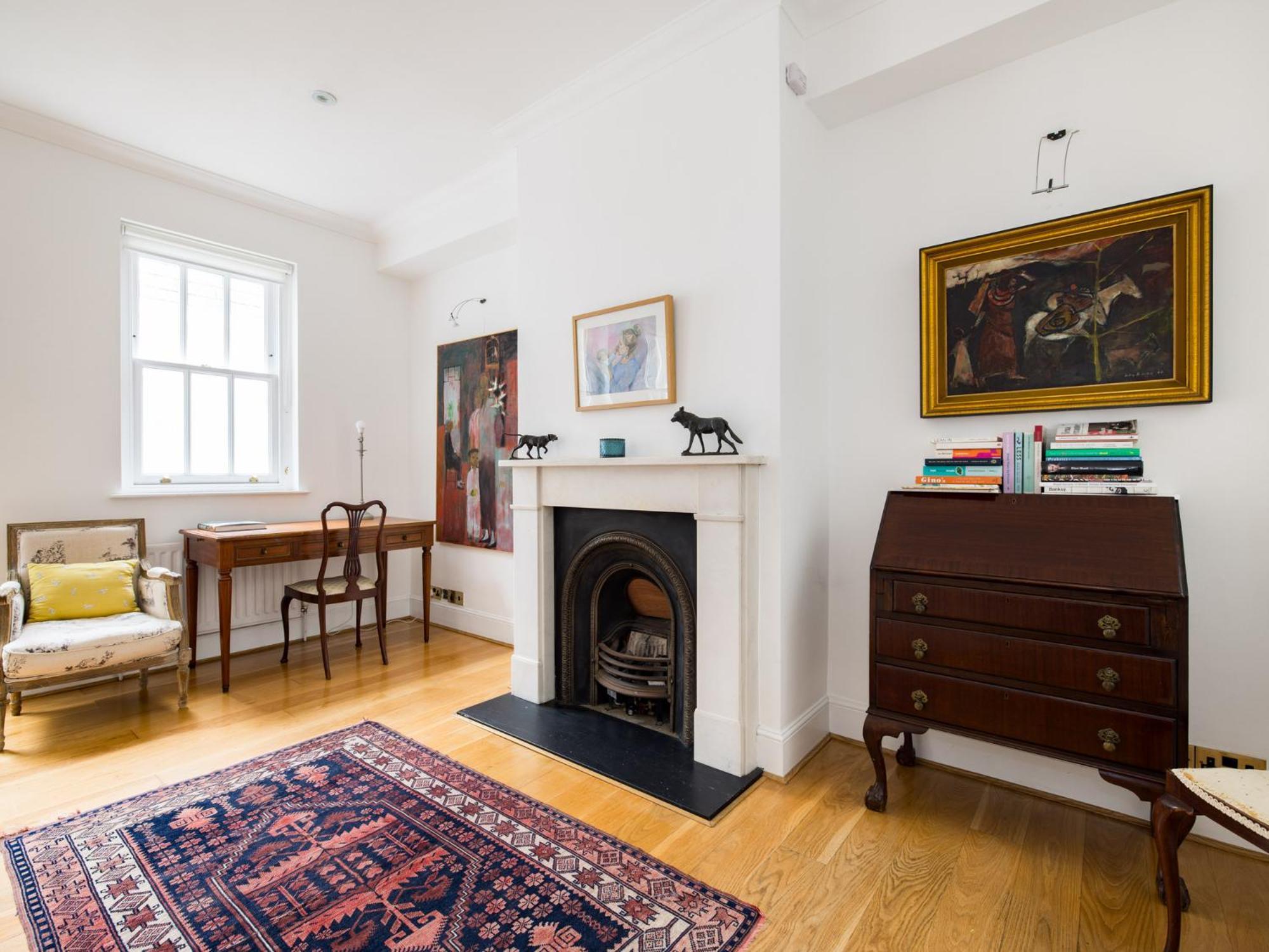 Pass The Keys Stylish 3 Bedroom House In A Quiet Mews By Tube Holiday home *