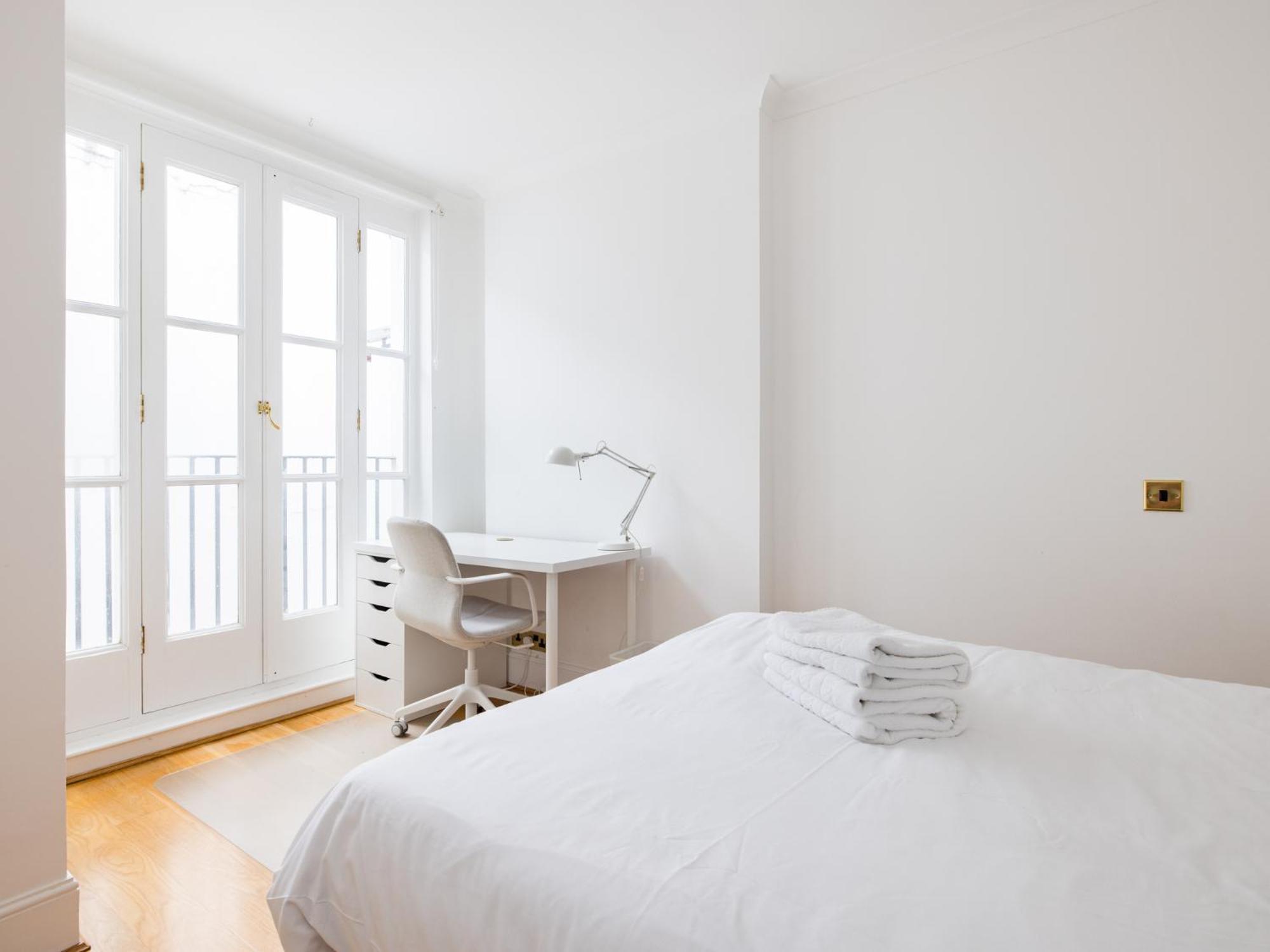 Holiday home Pass The Keys Stylish 3 Bedroom House In A Quiet Mews By Tube