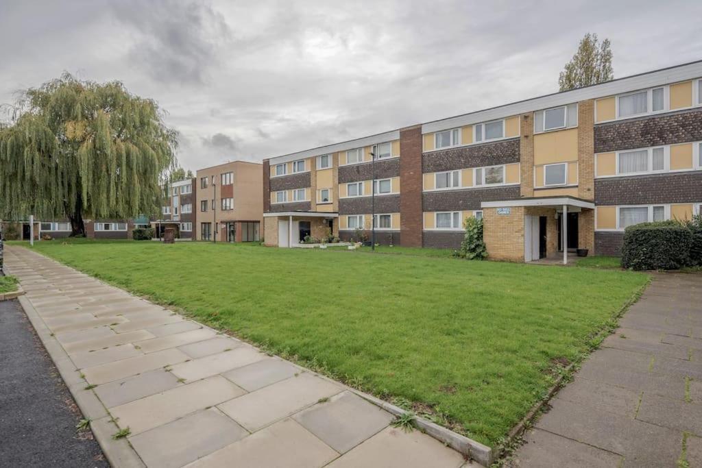 Lovely 2-bedroom With Balcony And Park View Apartment
