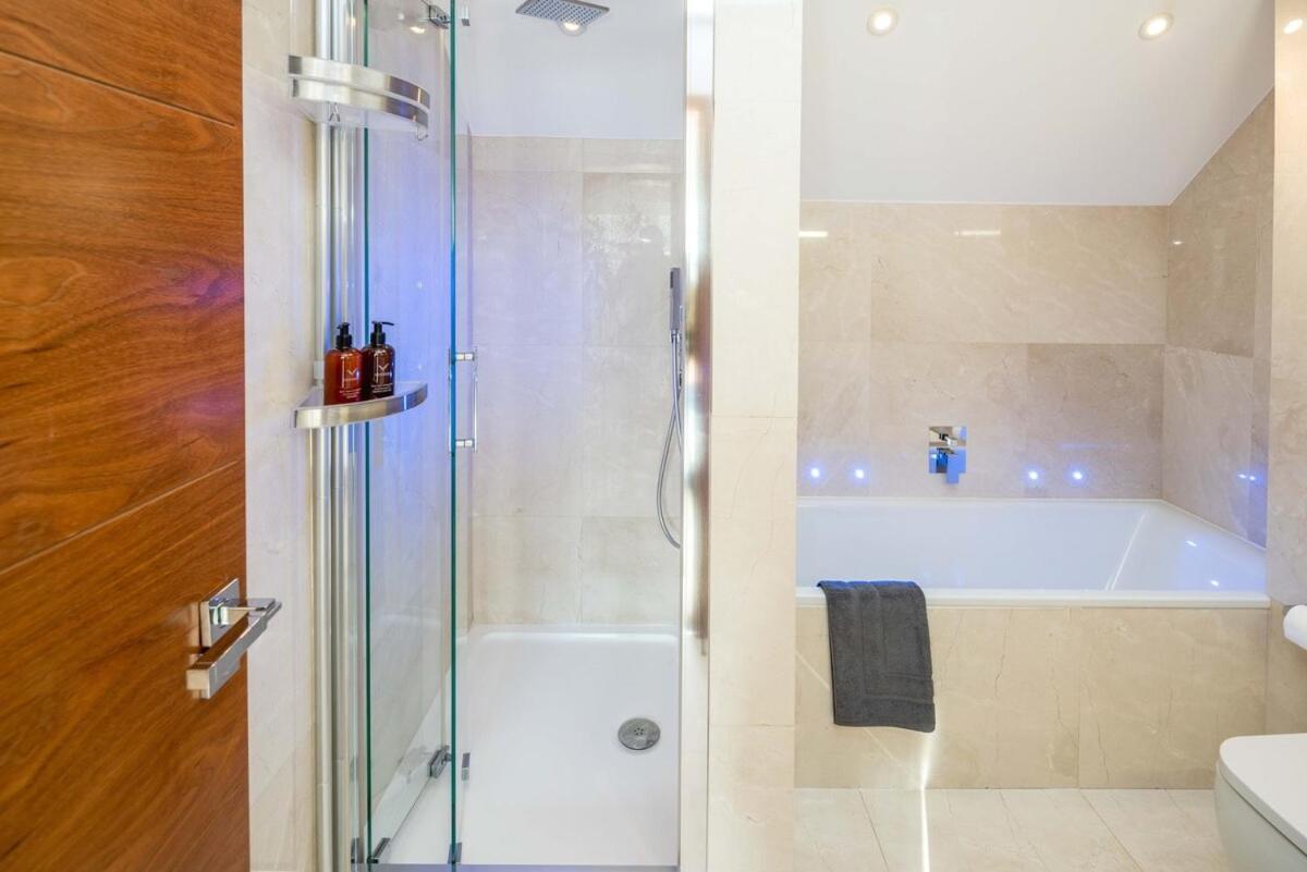 -air Con- Luxury Townhouse - High St Kensington! * Londen