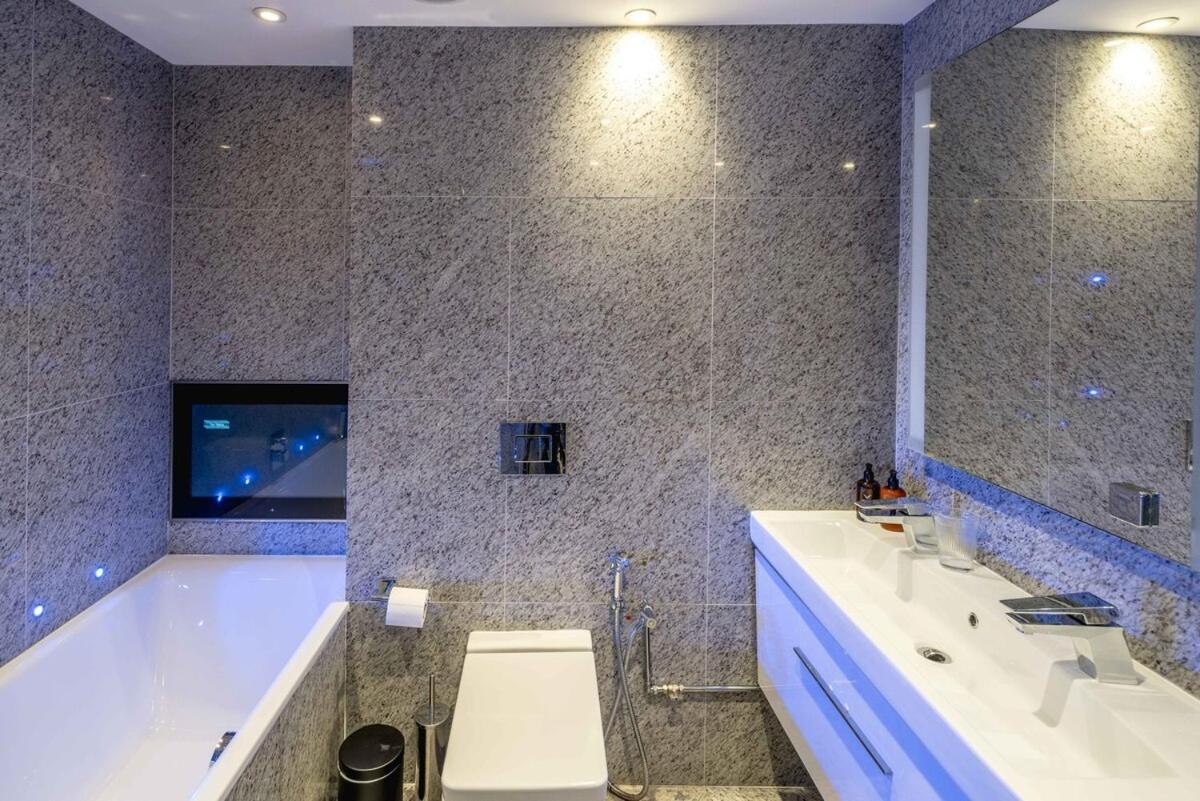 -air Con- Luxury Townhouse - High St Kensington! * Londen